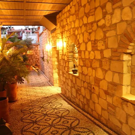 Flat With Lovely Garden Near Hadrian's Gate *