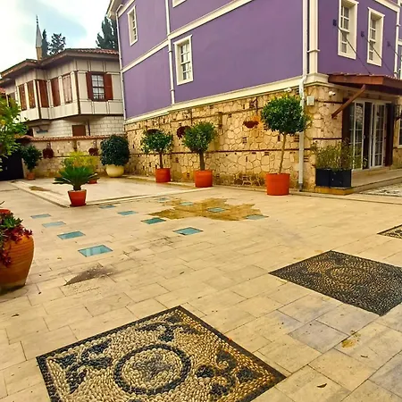 Flat With Lovely Garden Near Hadrian's Gate *