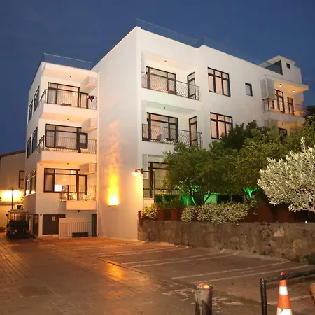 Flat With Lovely Garden Near Hadrian's Gate * Antalya